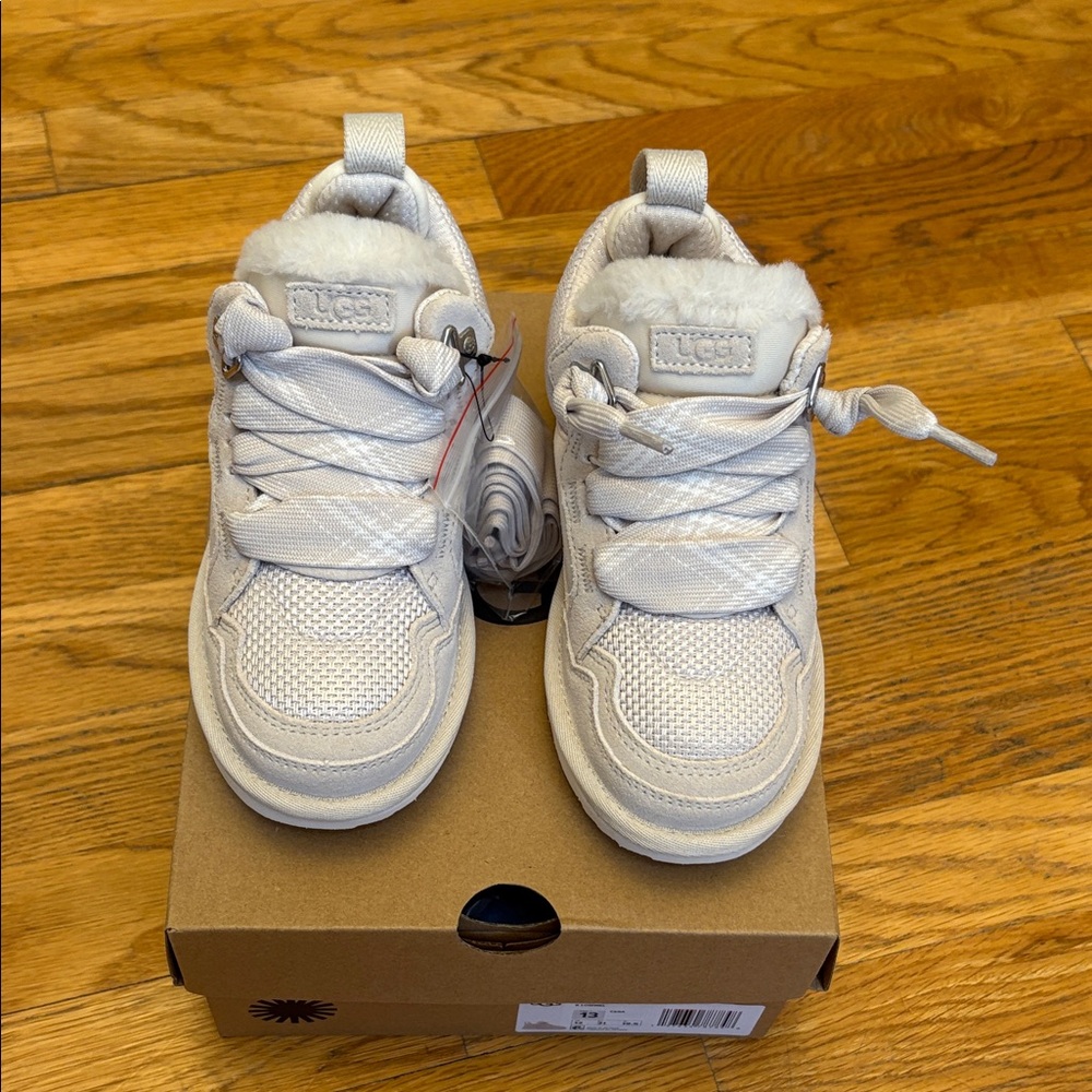 UGG Kids LOWMEL Size 13 New